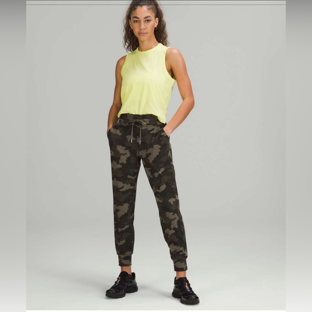 Lululemon Ready to Rulu High-Rise Jogger
Heritage 365 Camo Medium Olive Multi